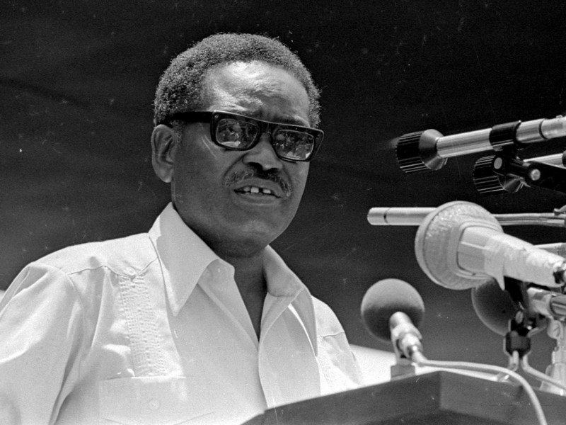 Agostinho Neto, médico, escritor, político e primeiro Presidente de Angola