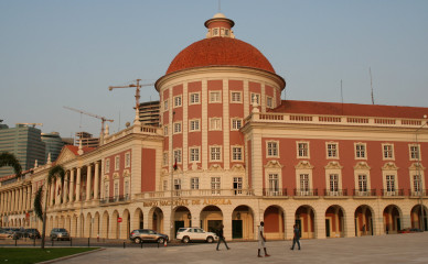 Prédio do Banco Nacional de Angola em Luanda, Angola -  REUTERS