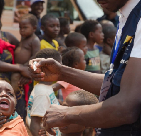 Campanhas de vacinação de crianças em Angola