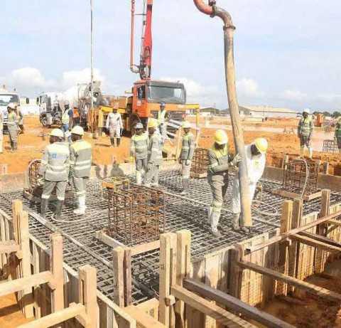 Obras de construção da refinaria de Cabinda