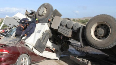 Imagem de um acidente numa das ruas de Luanda - DR