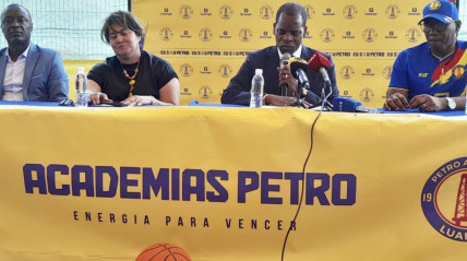 Lançamento de Academias Petro - Angop