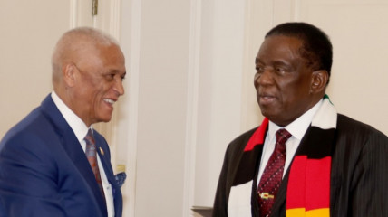 Diplomata angolano faz entrega da mensagem ao Presidente do Zimbabwe - MIrex