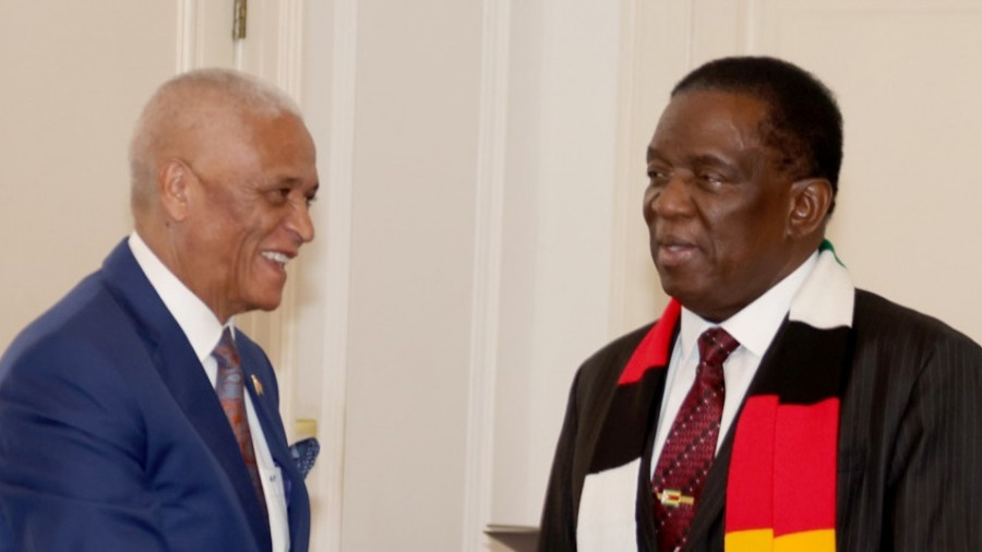 Diplomata angolano faz entrega da mensagem ao Presidente do Zimbabwe