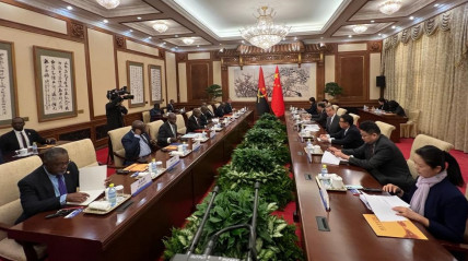 Angola e China passam em revista relações da cooperação bilateral - Mirex