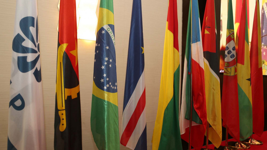 Bandeiras dos pa&iacute;ses membros da CPLP