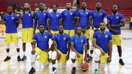 Equipa de basquetebol do Petro de Luanda - Angop