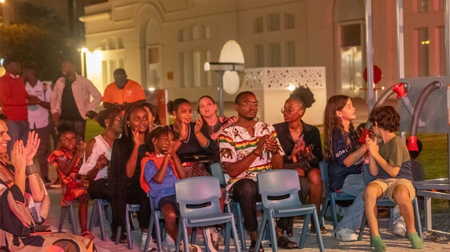 Público durante sessão do projecto "Estórias no Imbondeiro" 