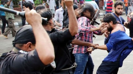 Aumento de confrontos entre manifestantes e polícia no Bangladesh  - DR