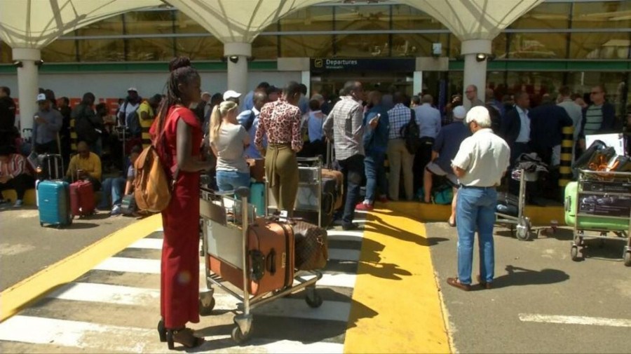 Greve paralisa tráfego aéreo no Aeroporto de Nairobi