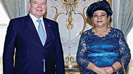 Embaixadora angolana Guilhermina Prata e o Príncipe Alberto II - DR