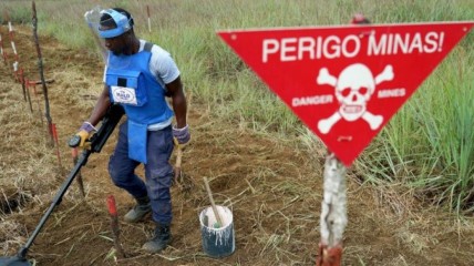 Desminagem em Angola - DR