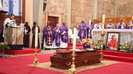 Urna contendo os restos mortais de Dom Alexandre do Nascimento - CIPRA