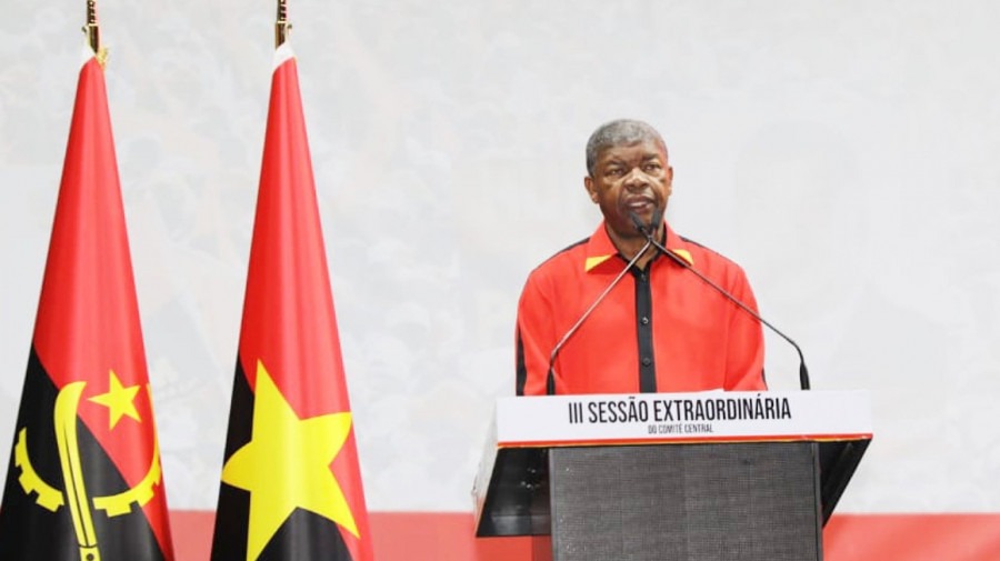 Presidente do MPLA discursa na reunião