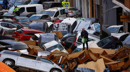 Mais de 100 mil carros danificados e destruídos nas cheias em Espanha - DR